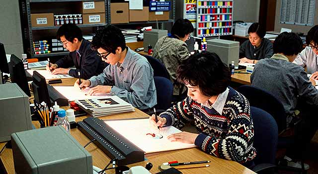 Chaque image prenait forme à la main : les dessinateurs travaillaient minutieusement sur celluloïd, incarnant le savoir-faire de l’animation avant l’arrivée de l’informatique.